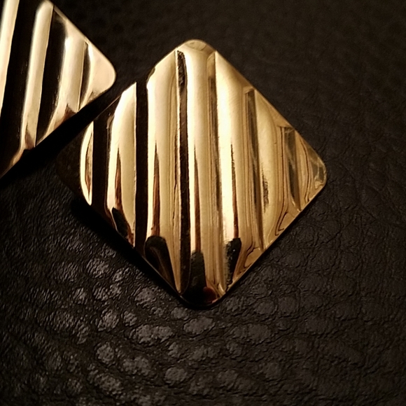 VTG clip on earrings - Picture 3 of 6